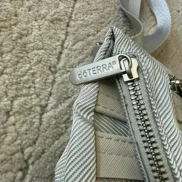 Doterra crossbody bag - Picture 3 of 8